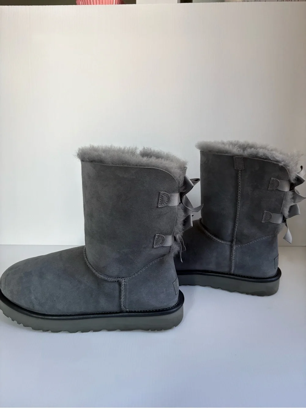 UGG Bailey Bow II Women's Boot  Gray Color Size 9 EUC